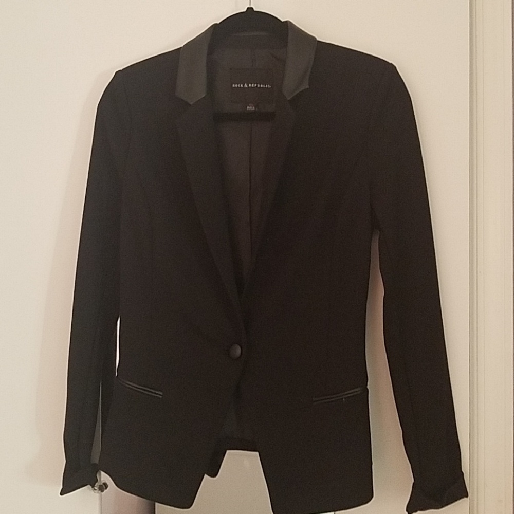Rock&republic blazer with detailed back and collar